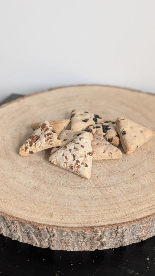 Apple & Elderberry biscuit