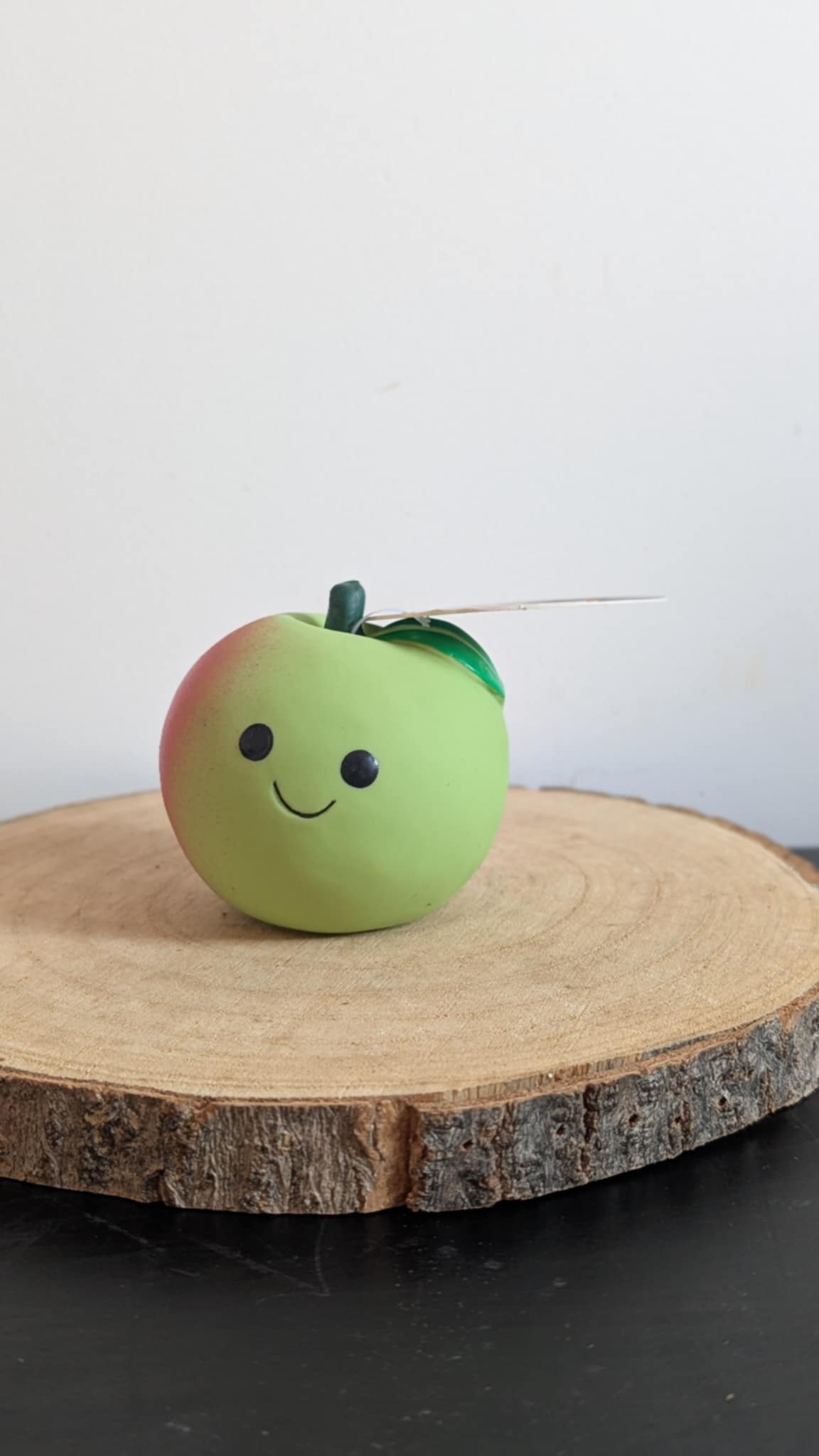 Petface foodie faces latex toy - Apple